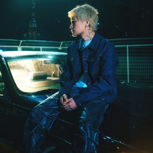 白丝美女被操出白色不明液体
